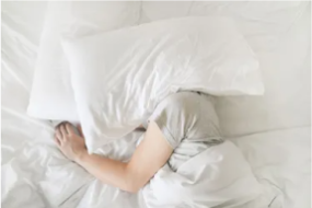 Tại sao máy lọc không khí của tôi phát ra tiếng ồn?